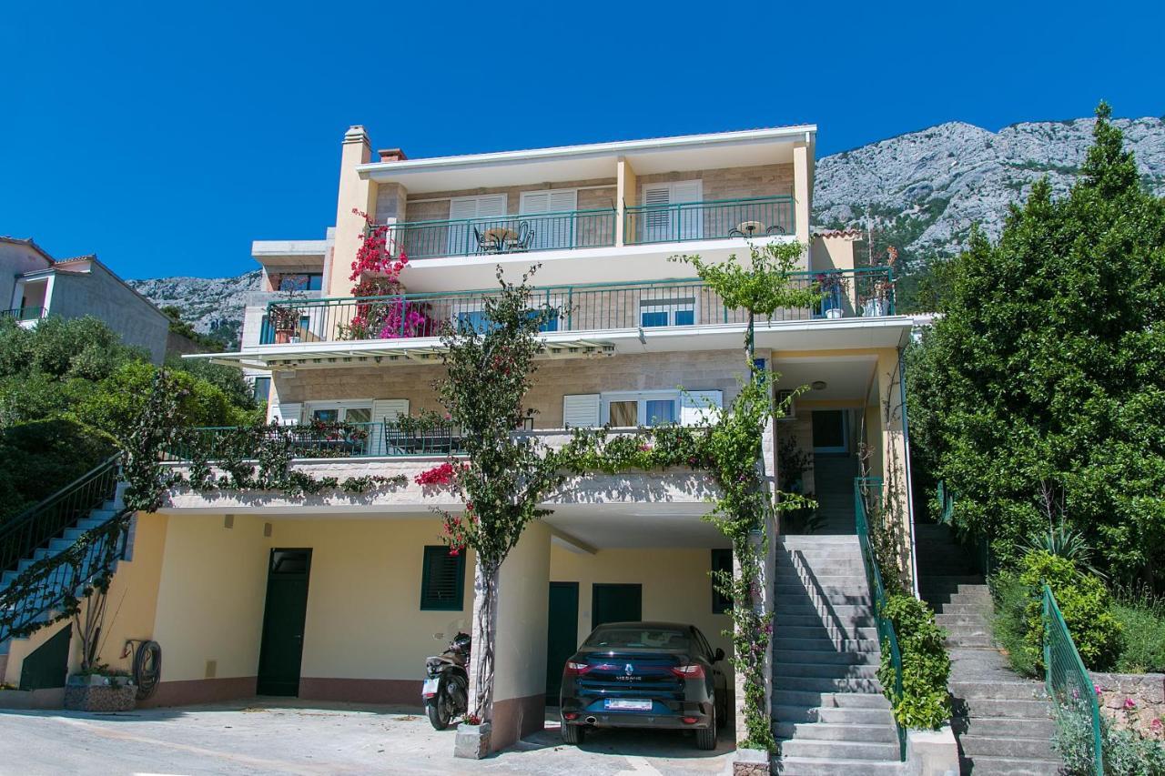Pensión And With Parking Space Brela, Makarska - 2717